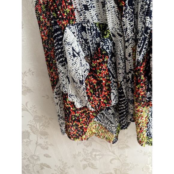 Artsy Abstract Top Size XS/S Multicover Sleeveless V neck Large Button Lagenlook - Picture 2 of 11